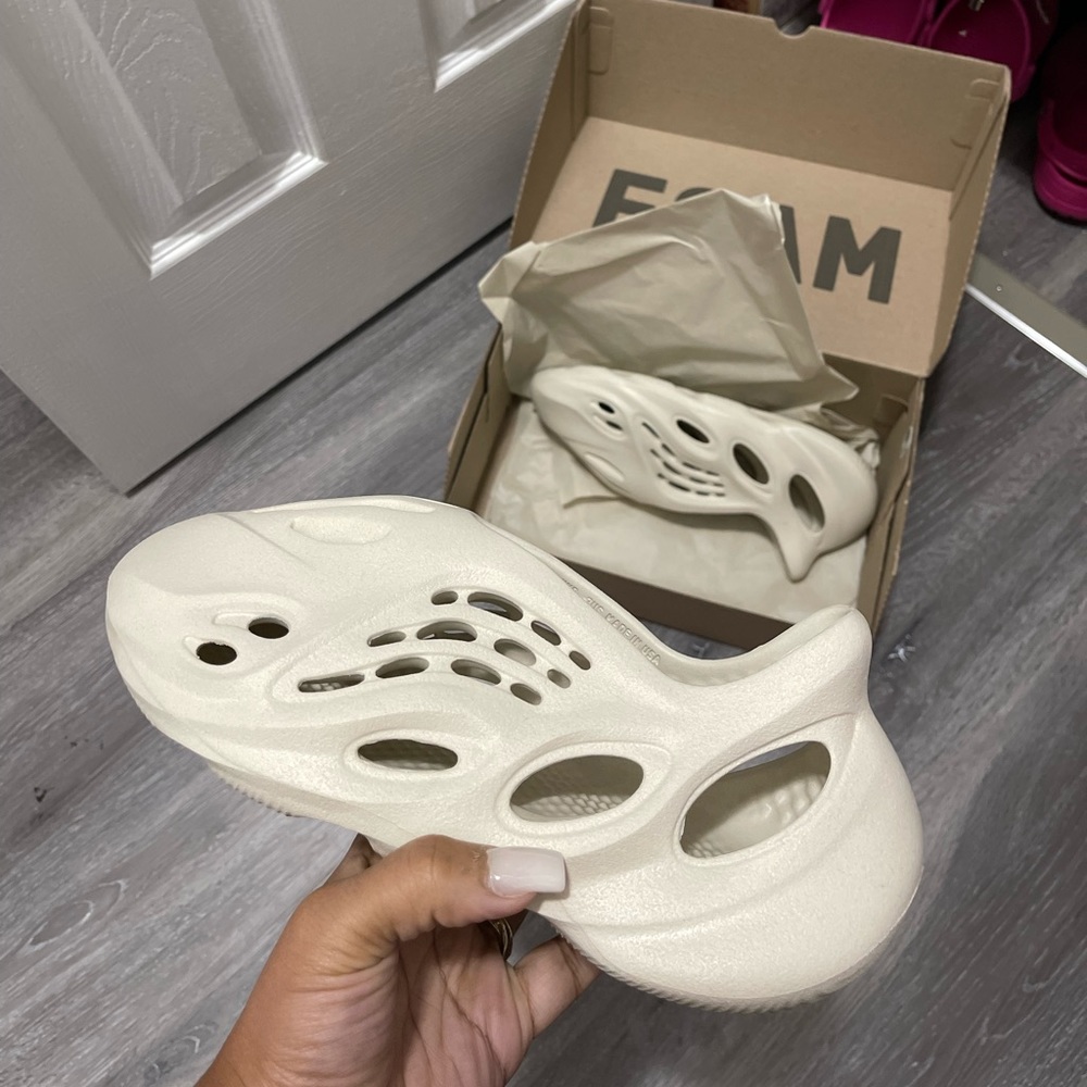 *SOLD*Yeezy Foam Runners